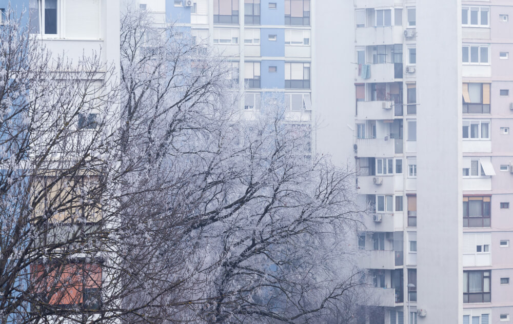 Czy zabudowa balkonu obniży Twoje rachunki za prąd i zatrzyma smog
