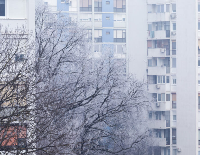 Czy zabudowa balkonu obniży Twoje rachunki za prąd i zatrzyma smog