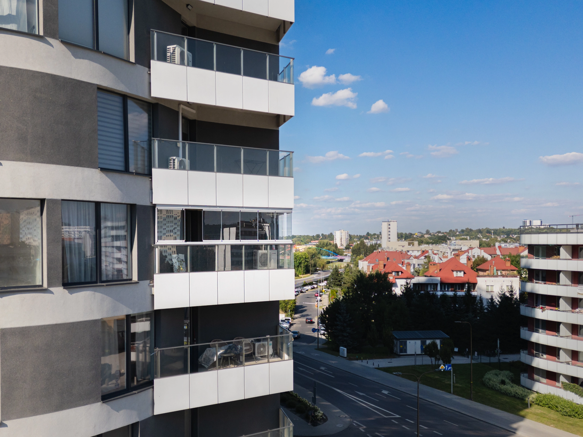 Dwie zabudowy balkonów